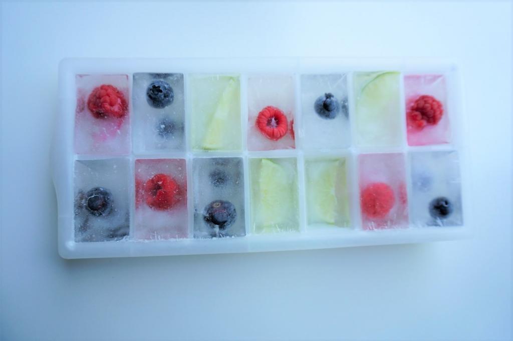 Panista_Blog_Tipp_ DIY Dekoration_fruchtige Eiswürfel_gefroren