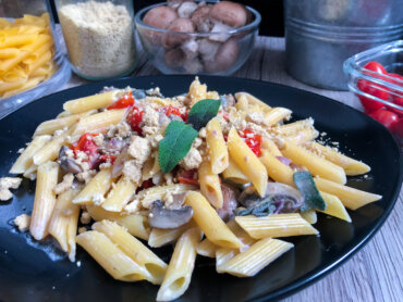 Panista_Blog_Rezepte_Glutenfreie Penne mit Pilzrahmsauce und Veganem Parmesan